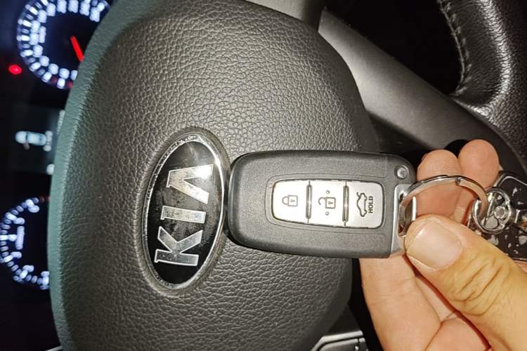 Used Kia K5 2012 2.0L Automatic DLX Vehicle Key