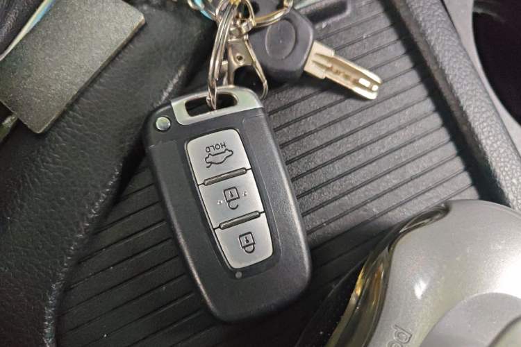 Used Kia K5 2012 2.0L Automatic DLX Vehicle Key