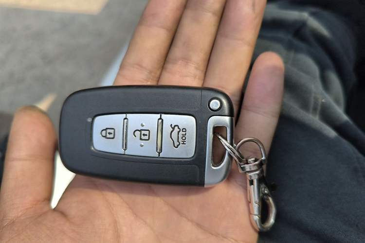 Used Kia K5 2012 2.0L Automatic DLX Vehicle Key