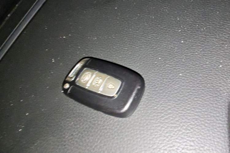 Used Kia K5 2012 2.0L Automatic DLX Vehicle Key