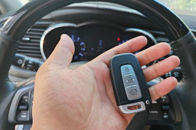 Used Kia K5 2012 2.0L Automatic DLX Vehicle Key