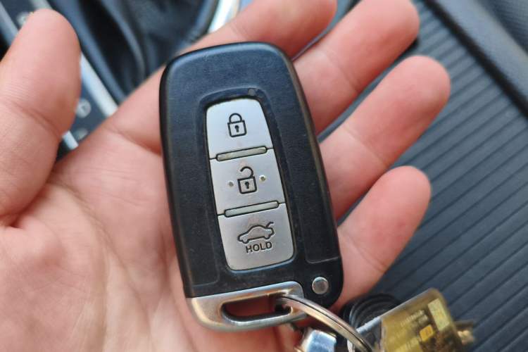 Used Kia K5 2012 2.0L Automatic DLX Vehicle Key