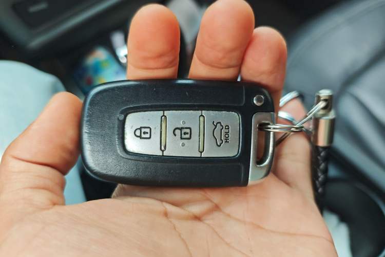 Used Kia K5 2012 2.0L Automatic DLX Vehicle Key