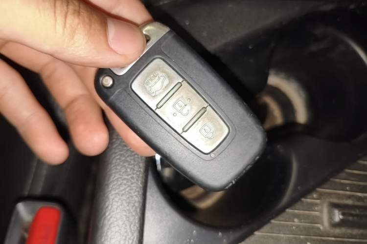 Used Kia K5 2012 2.0L Automatic DLX Vehicle Key