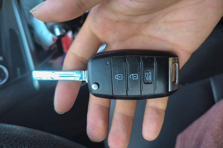 Used Kia K5 2012 2.0L Automatic Premium Vehicle Key