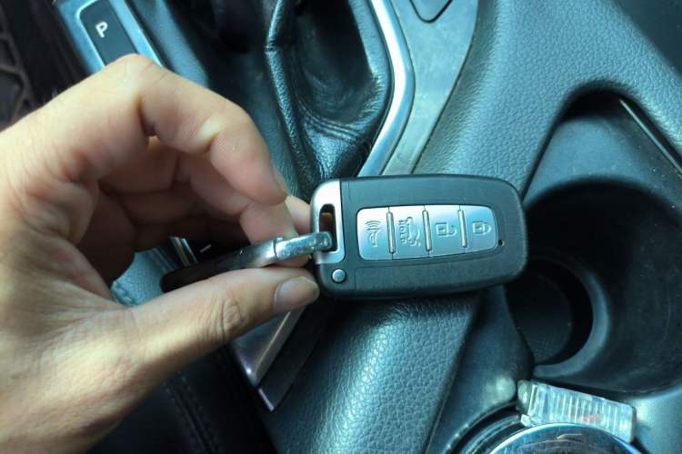 Used Kia K5 2012 2.0L Automatic DLX Vehicle Key
