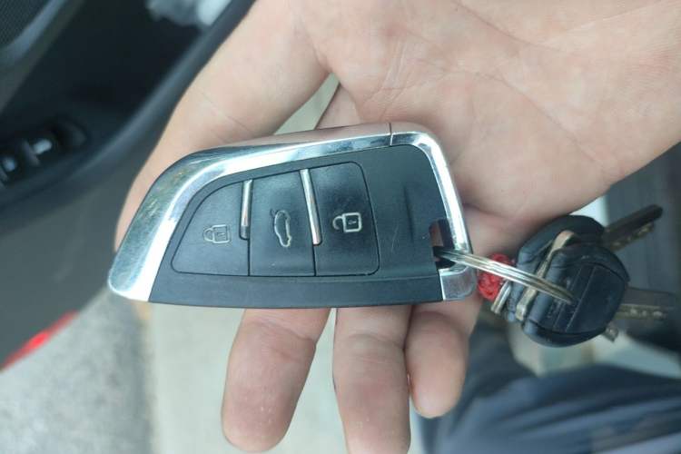 Used Kia K5 2012 2.0L Automatic DLX Vehicle Key