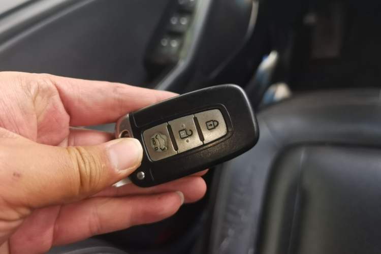 Used Kia K5 2012 2.0L Automatic DLX Vehicle Key