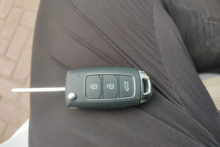 Used Kia K5 2012 2.0L Automatic GL Vehicle Key