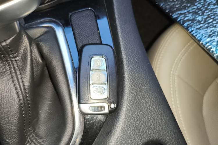 Used Kia K5 2012 2.0L Automatic DLX Vehicle Key