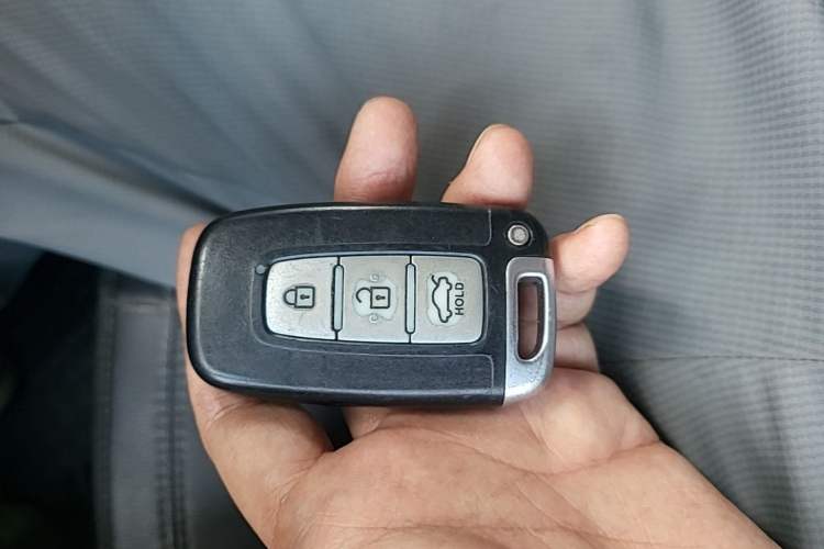 Used Kia K5 2012 2.0L Automatic DLX Vehicle Key