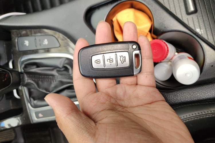 Used Kia K5 2012 2.0L Automatic DLX Vehicle Key