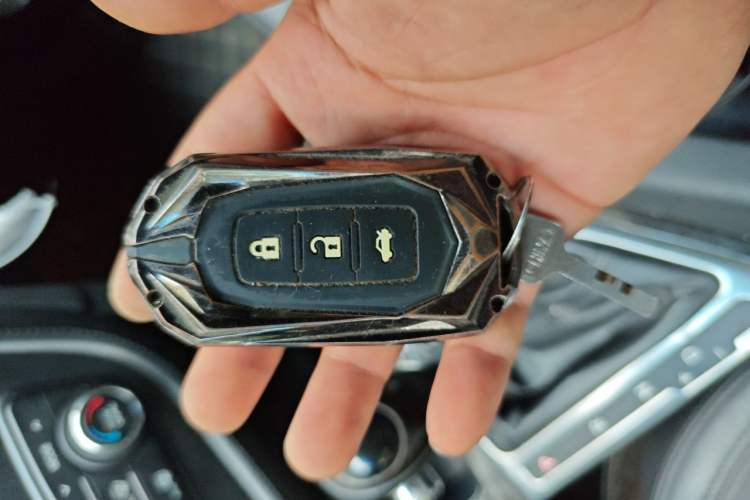 Used Kia K5 2012 2.0L Automatic DLX Vehicle Key