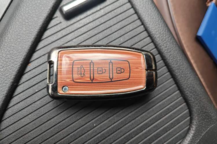 Used Kia K5 2012 2.0L Automatic DLX Vehicle Key