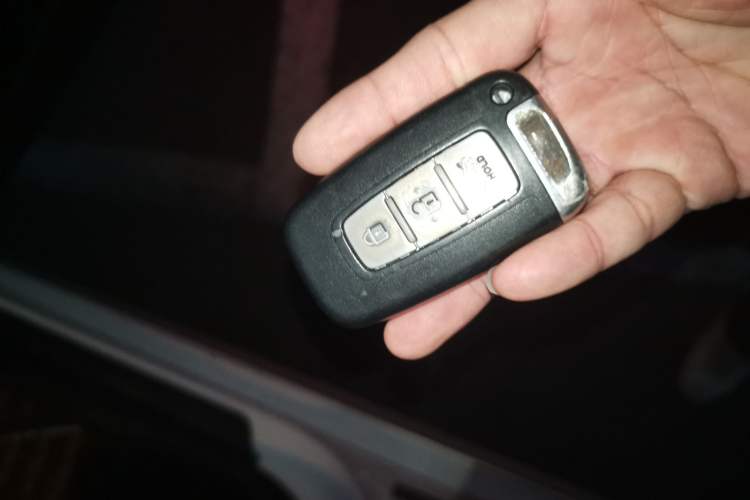Used Kia K5 2012 2.0L Automatic DLX Vehicle Key