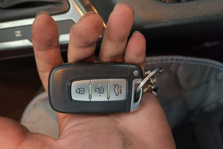 Used Kia K5 2012 2.0L Automatic DLX Vehicle Key
