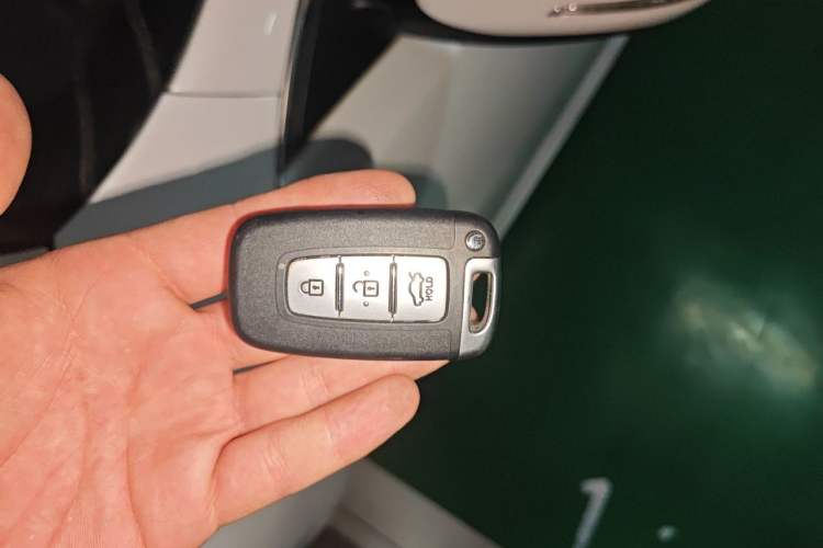Used Kia K5 2012 2.0L Automatic DLX Vehicle Key