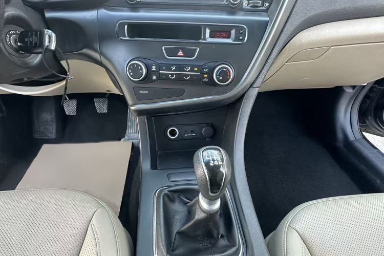 Used Kia K5 2014 2.0L Manual GL Audio And AC Panel