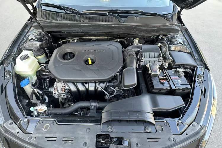 Used Kia K5 2014 2.0L Manual GL Engine Bay