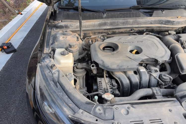 Used Kia K5 2014 2.0L Automatic LUXURY Engine Bay Right