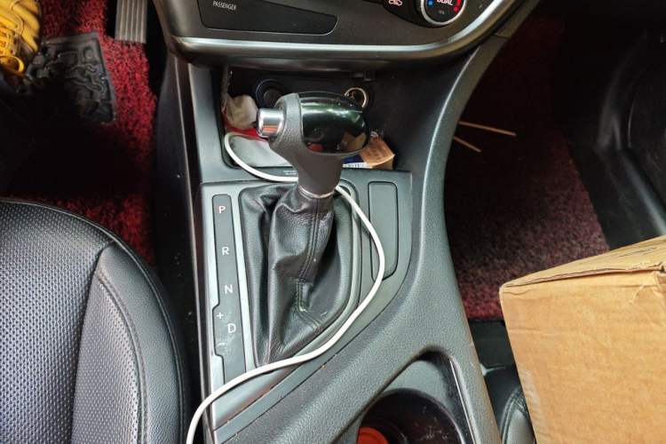 Used Kia K5 2014 2.0L Automatic GLS Gear Lever
