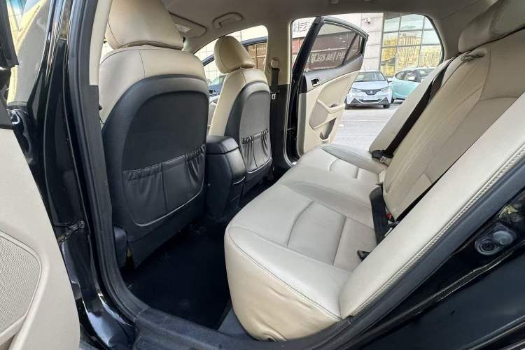 Used Kia K5 2014 2.0L Manual GL Interior 4