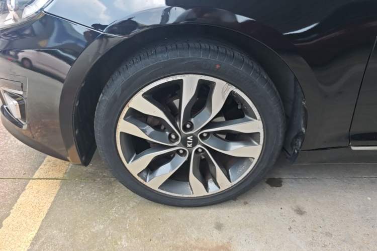 Used Kia K5 2014 2.0L Automatic LUXURY Left Front Wheel Hub