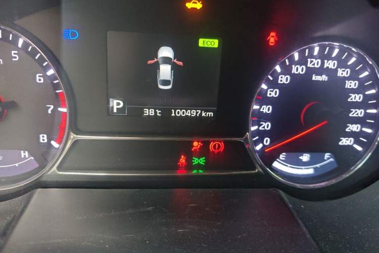 Used Kia K5 2014 2.0L Automatic GLS Odometer Close Up