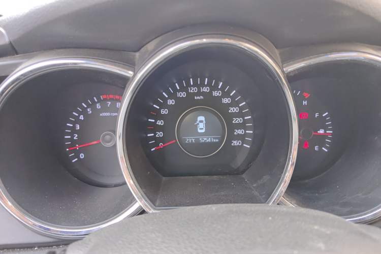 Used Kia K5 2014 2.0L Manual GL Odometer Close Up
