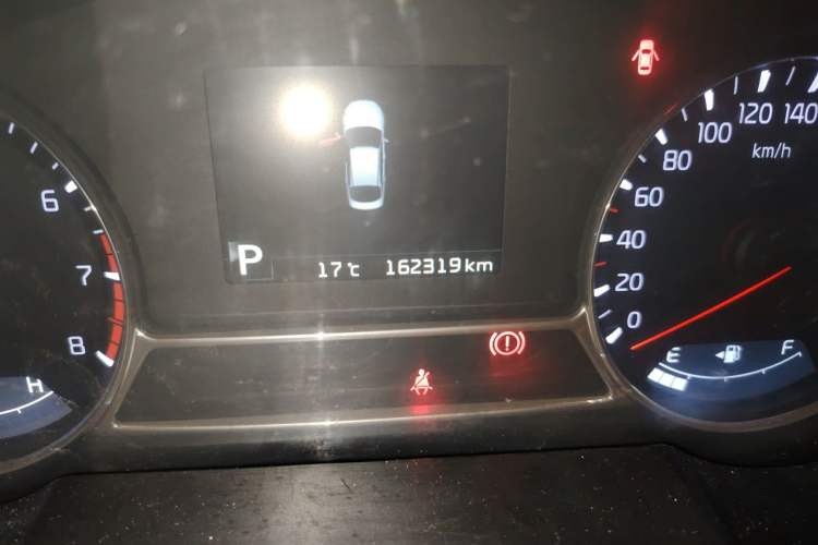 Used Kia K5 2014 2.0T Automatic T-PREMIUM Odometer Close Up