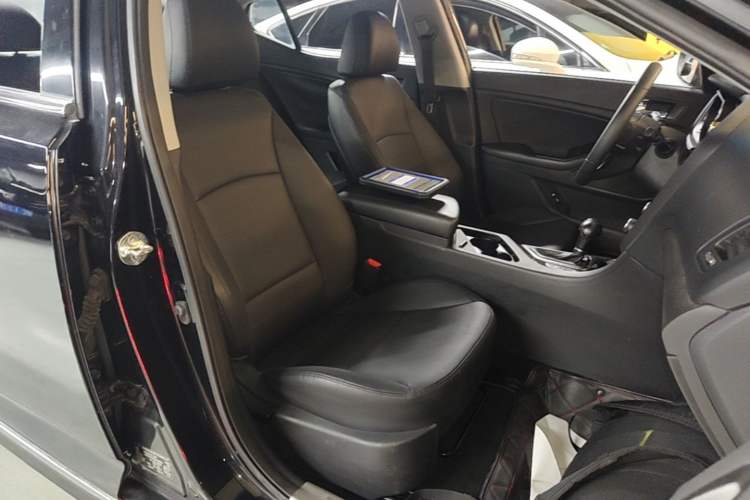Used Kia K5 2014 2.0L Automatic LUXURY Right Front Seat