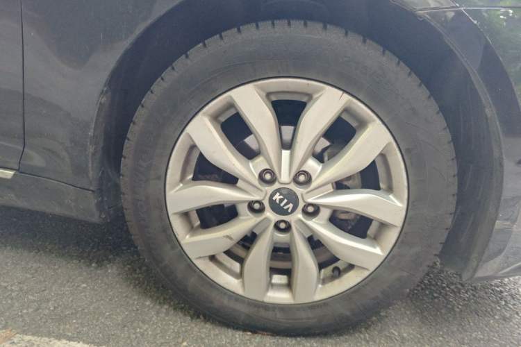 Used Kia K5 2014 2.0L Automatic GLS Right Front Wheel Hub