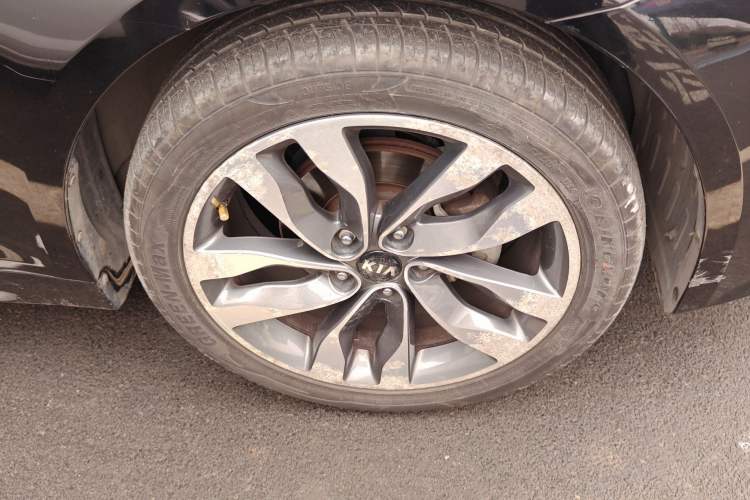 Used Kia K5 2014 2.0L Automatic LUXURY Right Front Wheel Hub