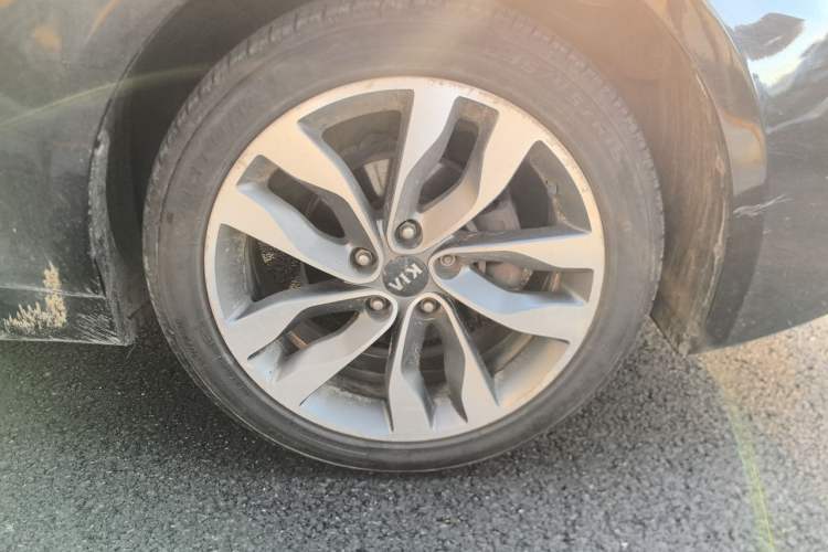 Used Kia K5 2014 2.0L Automatic LUXURY Right Front Wheel Hub