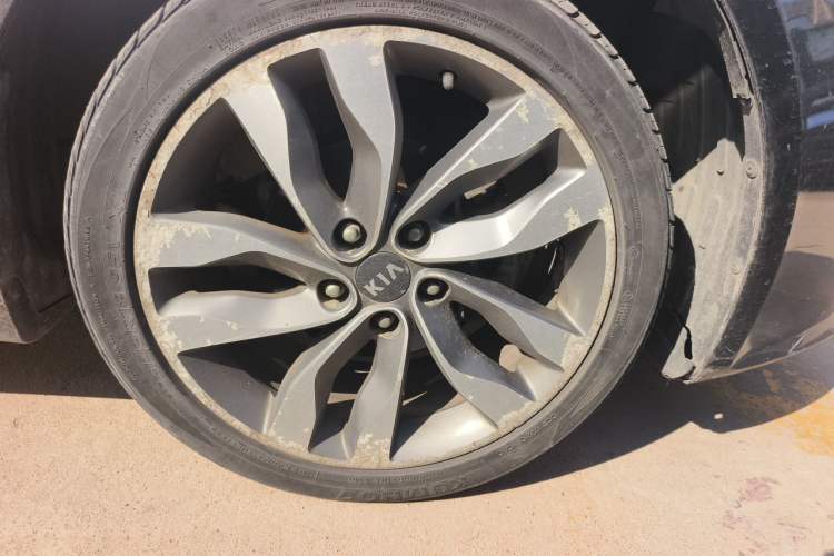 Used Kia K5 2014 2.0L Automatic LUXURY Right Front Wheel Hub