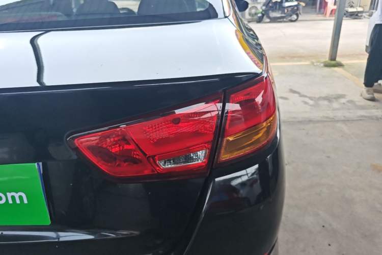 Used Kia K5 2014 2.0L Automatic LUXURY Right Rear Taillight