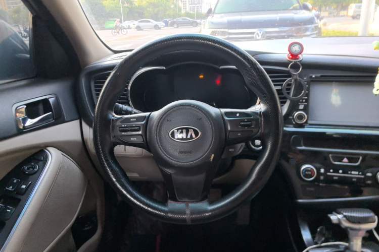 Used Kia K5 2014 2.0L Automatic LUXURY Steering Wheel