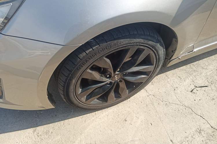 Used Kia K5 2014 2.0L Automatic LUXURY Left Front Wheel Hub