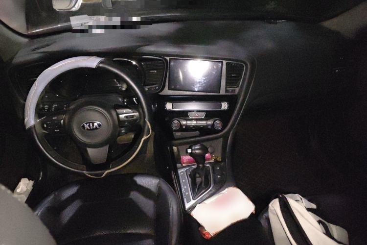 Used Kia K5 2014 2.0L Automatic LUXURY Center Console