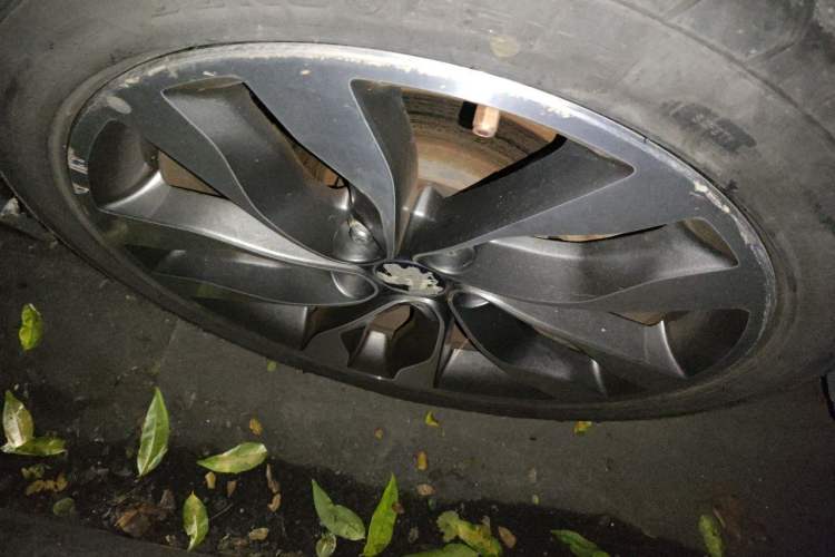 Used Kia K5 2014 2.0L Automatic LUXURY Right Front Wheel Hub