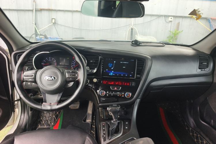 Used Kia K5 2014 2.0L Automatic LUXURY Center Console