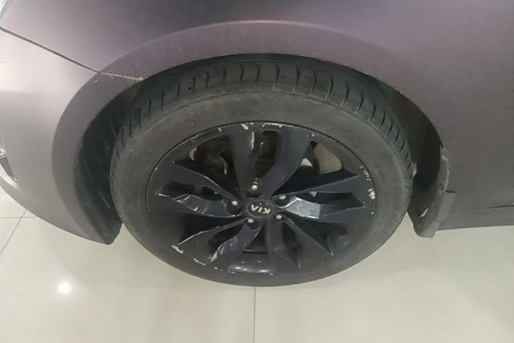 Used Kia K5 2014 2.0L Automatic LUXURY Left Front Wheel Hub