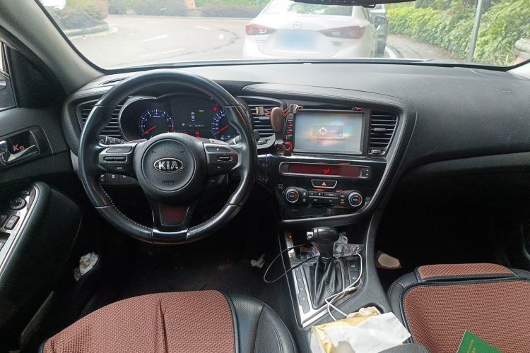 Used Kia K5 2014 2.0L Automatic LUXURY Center Console