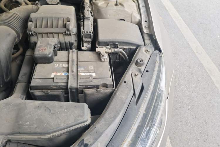Used Kia K5 2014 2.0L Automatic LUXURY Engine Bay Left