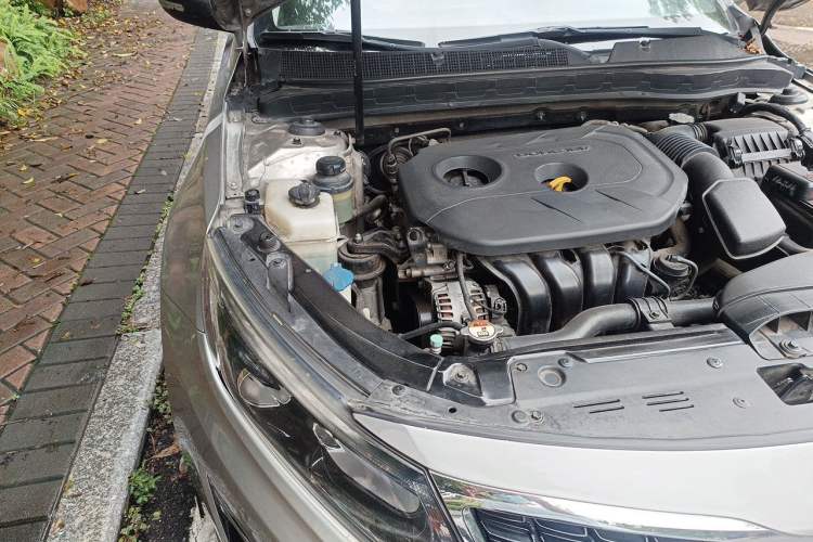 Used Kia K5 2014 2.0L Automatic LUXURY Engine Bay Right