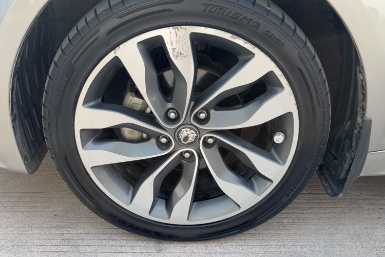 Used Kia K5 2014 2.0L Automatic LUXURY Left Front Wheel Hub