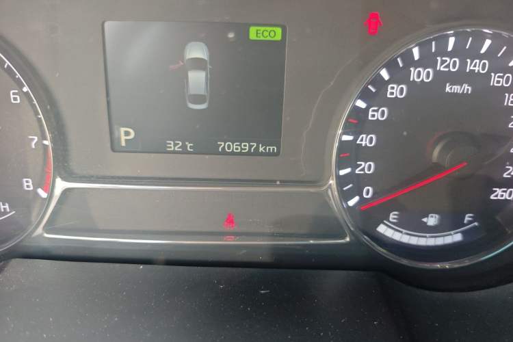 Used Kia K5 2014 2.0L Automatic LUXURY Odometer Close Up