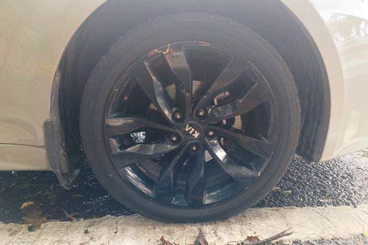 Used Kia K5 2014 2.0L Automatic LUXURY Right Front Wheel Hub