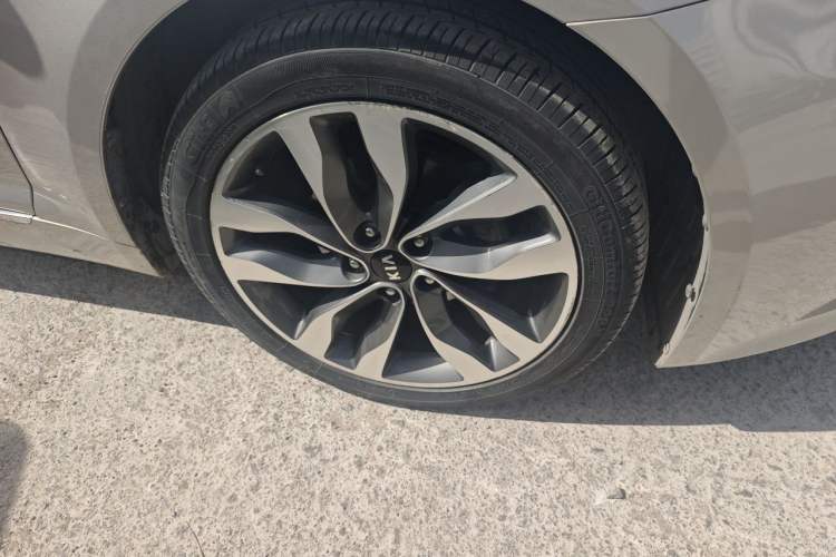 Used Kia K5 2014 2.0L Automatic LUXURY Right Front Wheel Hub