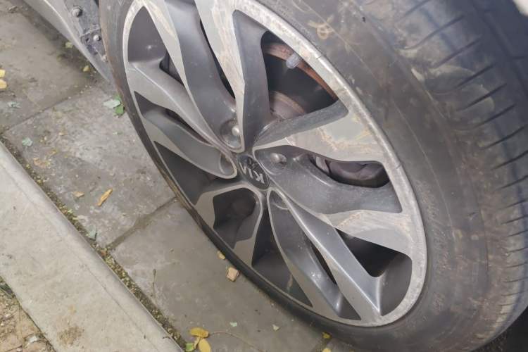 Used Kia K5 2014 2.0L Automatic LUXURY Right Front Wheel Hub